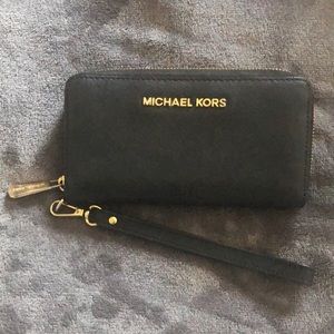 Michael Kors smartphone wristlet